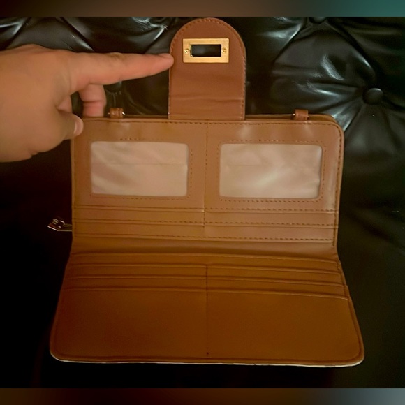 ISAAC Mizrahi Sunglasses & MARCO Crossbody Wallet (Combo Deal) - Picture 5 of 12